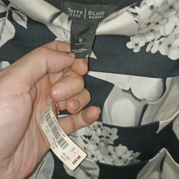 WHBM NWT FLORAL PLEATED KNEE LENGTH SKIRT - Picture 3 of 3